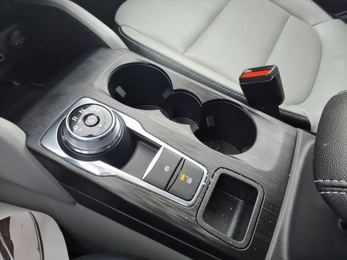 Used 2024 Ford Escape Platinum image 17