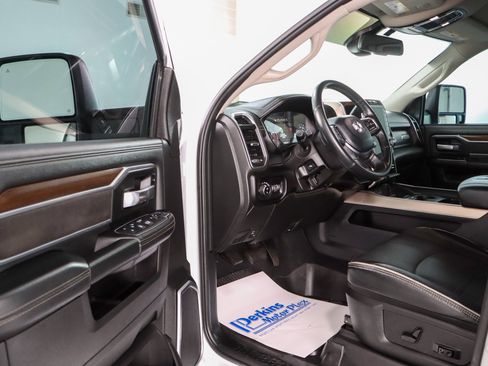 Used 2024 RAM 2500 Laramie AWD/4WD image 3