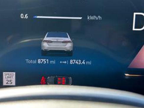 Used 2025 BMW i5 xDrive40 w/ Premium Package image 4