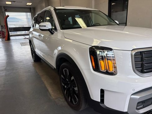 Used 2024 Kia Telluride AWD image 1