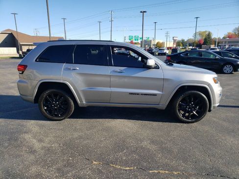 Used 2020 Jeep Grand Cherokee Altitude image 13