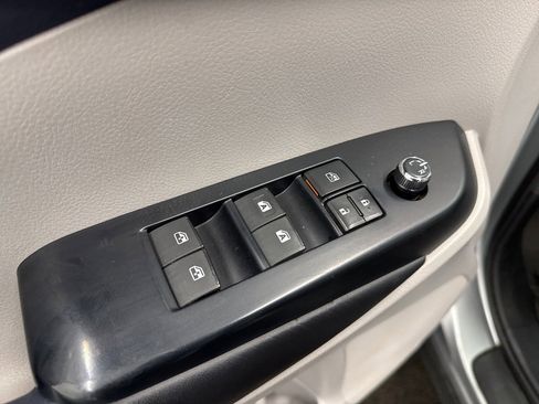 Used 2019 Toyota Highlander XLE image 39