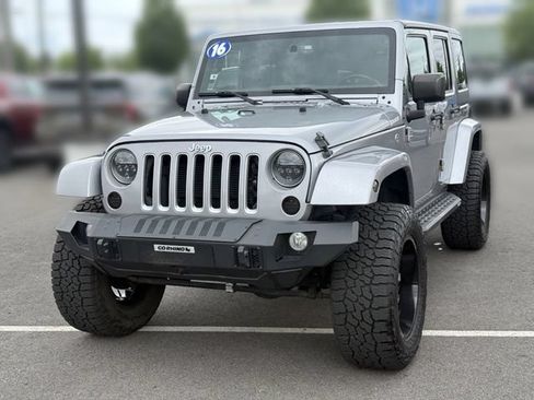 Used 2016 Jeep Wrangler Unlimited Sahara w/ Connectivity Group AWD/4WD image 5