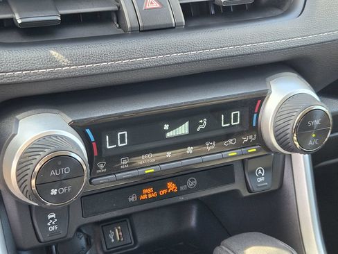 Used 2025 Toyota RAV4 XLE FWD image 20