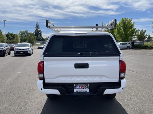 Used 2022 Toyota Tacoma SR RWD image 4