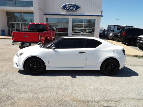 Used 2013 Scion tC FWD image 1