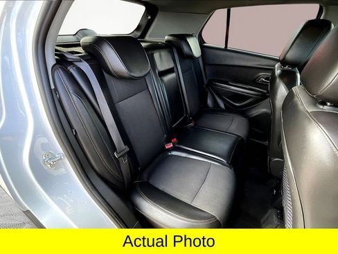 Used 2021 Chevrolet Trax LT image 28