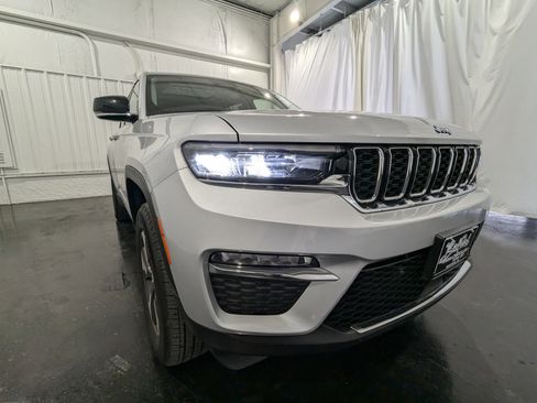 Used 2023 Jeep Grand Cherokee 4WD 4xe image 5