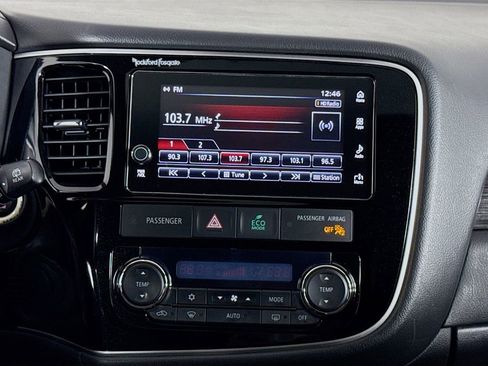 Used 2017 Mitsubishi Outlander SE image 27