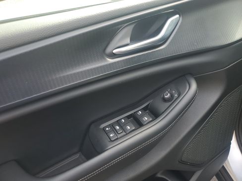 Used 2024 Jeep Grand Cherokee Altitude RWD image 10