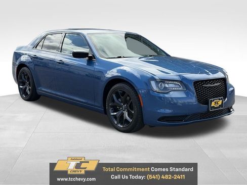 Used 2021 Chrysler 300 Touring w/ Sport Appearance Package RWD image 7