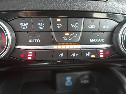 Certified 2022 Ford Escape Titanium AWD/4WD image 20