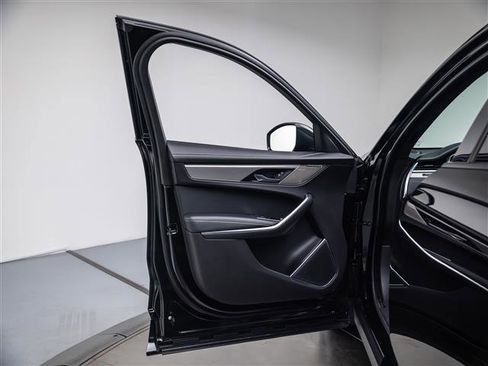 New 2024 Jaguar F-PACE R-Dynamic S image 24