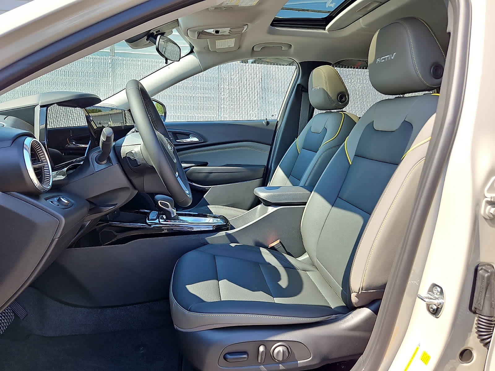 New 2026 Chevrolet Trax ACTIV w/ Sunroof Package FWD image 11
