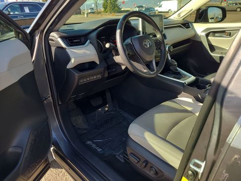 Used 2019 Toyota RAV4 XLE Premium w/ Advanced Technology Package image 10