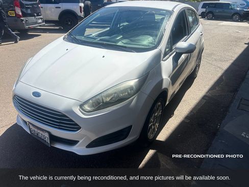 Used 2015 Ford Fiesta SE FWD image 3