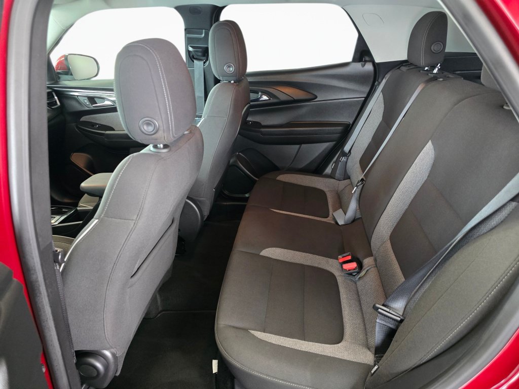 Used 2025 Chevrolet TrailBlazer LT AWD/4WD image 37