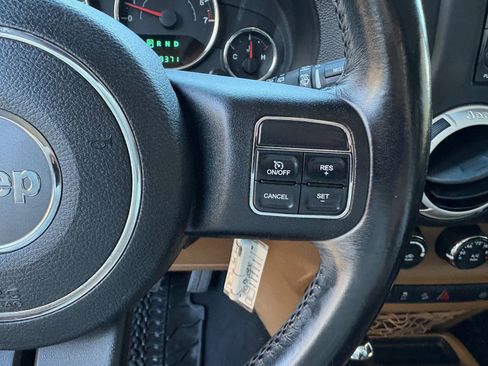 Used 2012 Jeep Wrangler Unlimited Sahara w/ Connectivity Group AWD/4WD image 39