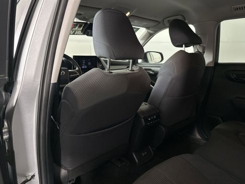 Used 2025 Toyota Highlander LE FWD image 23