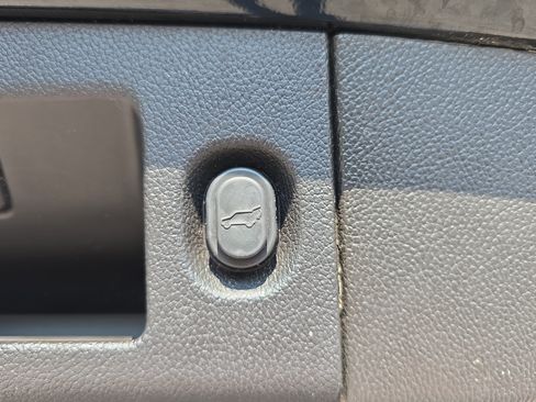 Used 2019 Chevrolet Tahoe Premier w/ Premier Plus Edition AWD/4WD image 14