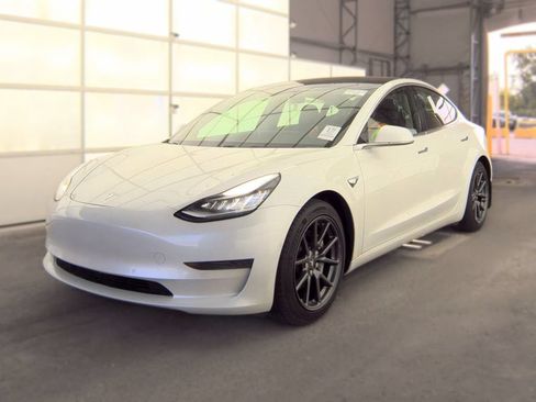 Used 2020 Tesla Model 3 Standard Range Plus RWD image 8