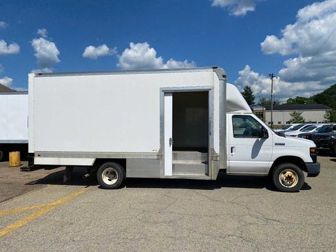 Used 2017 Ford E-450 and Econoline 450 Super Duty image 13