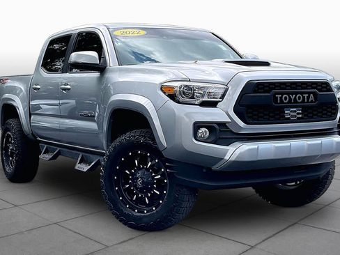 Used 2022 Toyota Tacoma TRD Sport w/ Technology Package AWD/4WD image 3