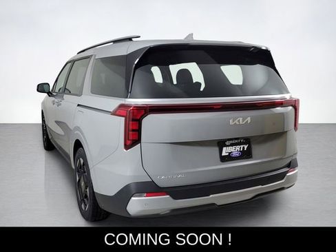 Used 2025 Kia Carnival EX image 5