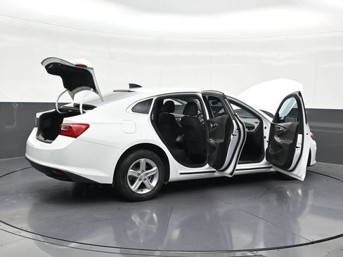 Used 2024 Chevrolet Malibu LS FWD image 31