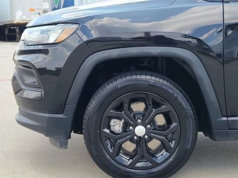 Used 2024 Jeep Compass Latitude AWD/4WD image 8