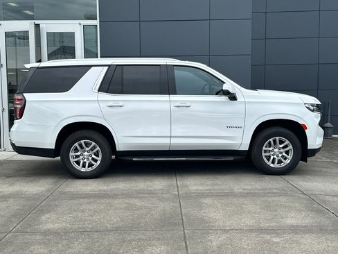 Used 2022 Chevrolet Tahoe LT w/ Luxury Package AWD/4WD image 2