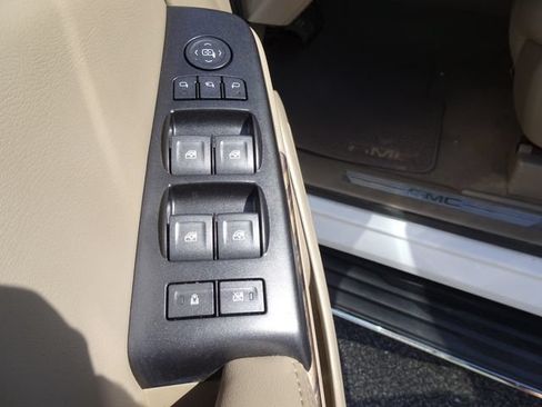 Used 2019 GMC Yukon XL SLT w/ Open Road Package RWD image 13