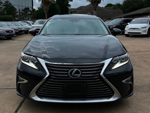 Used 2016 Lexus ES 350 w/ Ultra Luxury Package FWD image 2