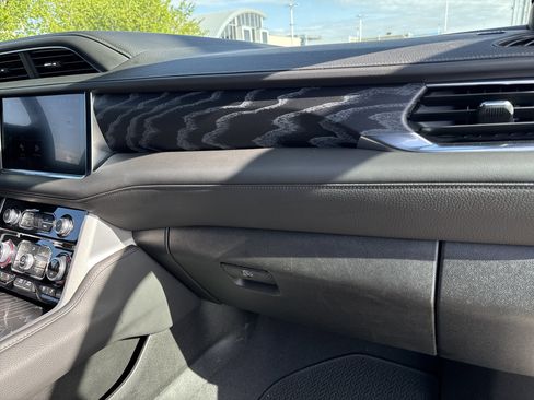 Used 2024 GMC Yukon XL Denali w/ Advanced Technology Package AWD/4WD image 21