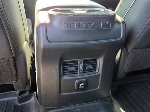 Used 2018 Nissan Titan SV w/ SV Convenience Package RWD image 13