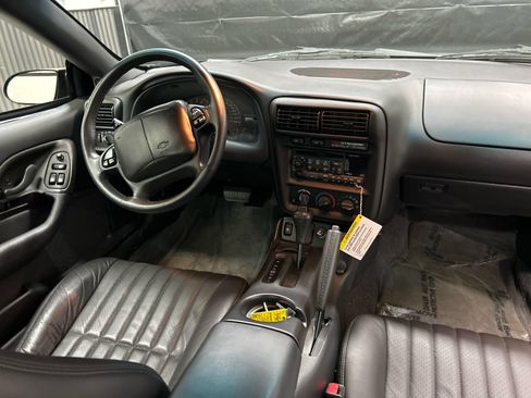 Used 2002 Chevrolet Camaro Z28 w/ Sport Appearance Pkg RWD image 11