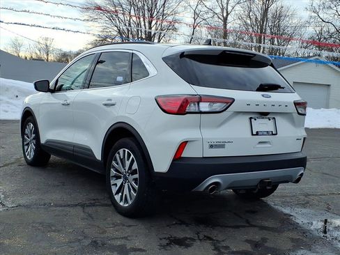 Certified 2022 Ford Escape Titanium w/ Class II Trailer Tow Package image 19