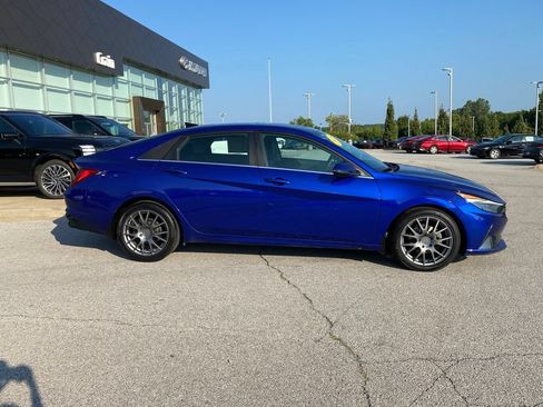 Used 2023 Hyundai Elantra Limited w/ Cargo Package FWD image 9