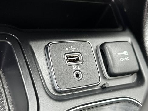 Used 2020 Jeep Cherokee Limited w/ Advanced Safety Group FWD image 38