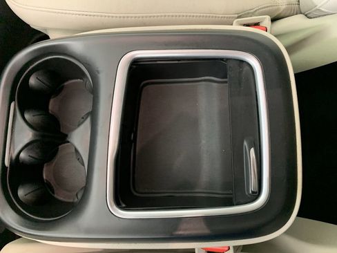 Used 2021 Chrysler Pacifica Touring-L FWD image 31