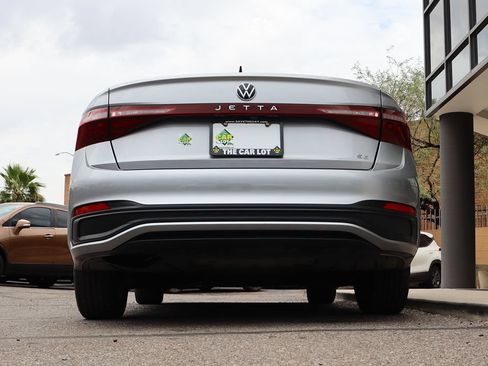 Used 2025 Volkswagen Jetta SE FWD image 12