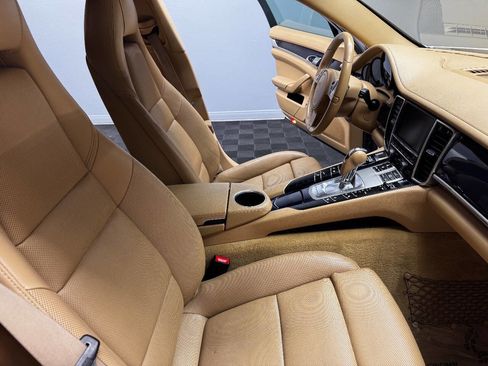 Used 2015 Porsche Panamera 4 image 54