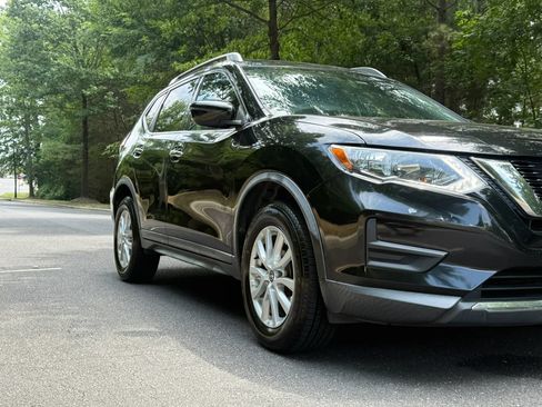 Used 2018 Nissan Rogue SV AWD/4WD image 3