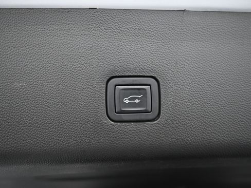 Used 2020 Chevrolet Traverse LT FWD image 28