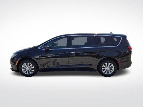 Used 2019 Chrysler Pacifica Touring Plus FWD image 6