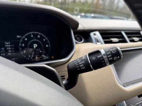 Used 2017 Land Rover Range Rover Sport HSE image 19