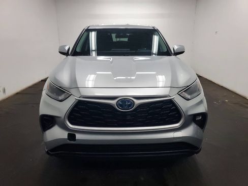 Used 2022 Toyota Highlander LE image 2