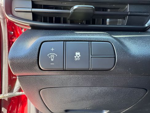 Certified 2025 Hyundai Elantra Sport FWD image 22