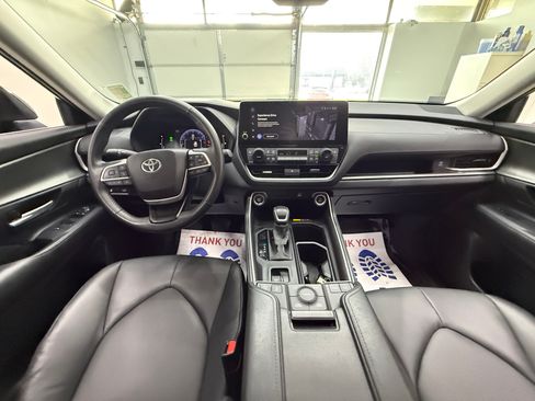 Used 2024 Toyota Grand Highlander AWD image 11