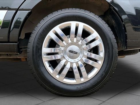 Used 2014 Lincoln Navigator 4WD image 10